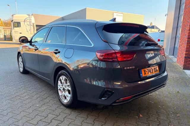 Kia Ceed Sportswagon (2024) thumbnail 4