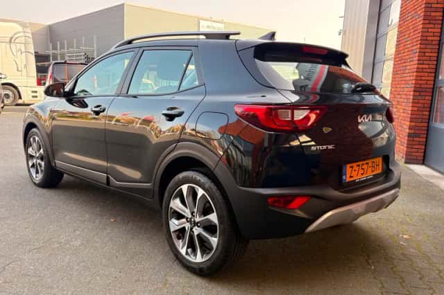 Kia Stonic (2024) thumbnail 4