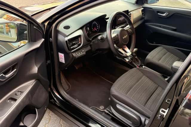 Kia Stonic (2024) thumbnail 5