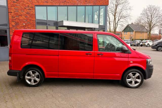 Volkswagen Transporter (2015) thumbnail 3