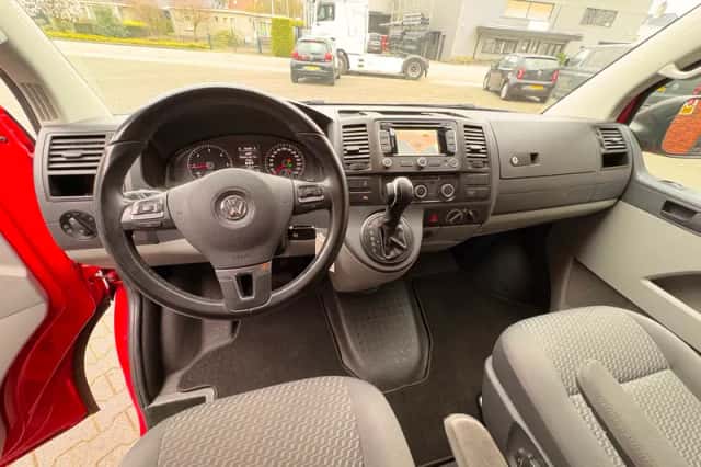 Volkswagen Transporter (2015) thumbnail 6