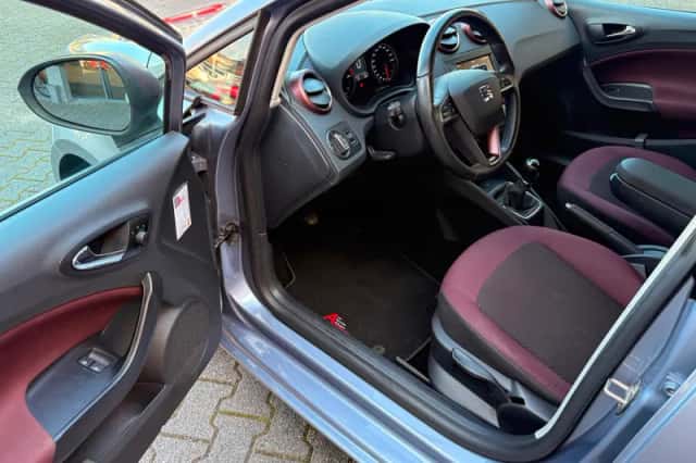 SEAT Ibiza (2016) thumbnail 5
