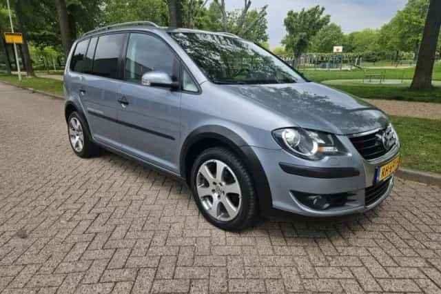 Volkswagen Touran (2008) thumbnail 1