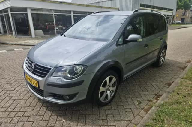 Volkswagen Touran (2008) thumbnail 3