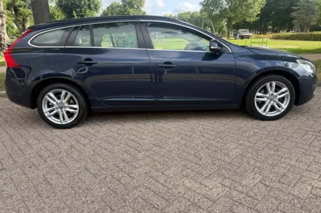 Volvo V60 (2012) thumbnail 1