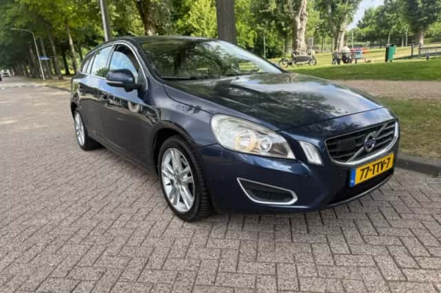 Volvo V60 (2012) thumbnail 2