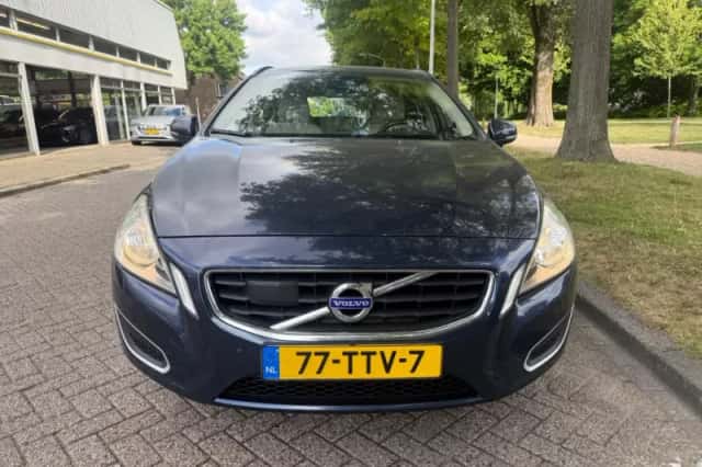 Volvo V60 (2012) thumbnail 3