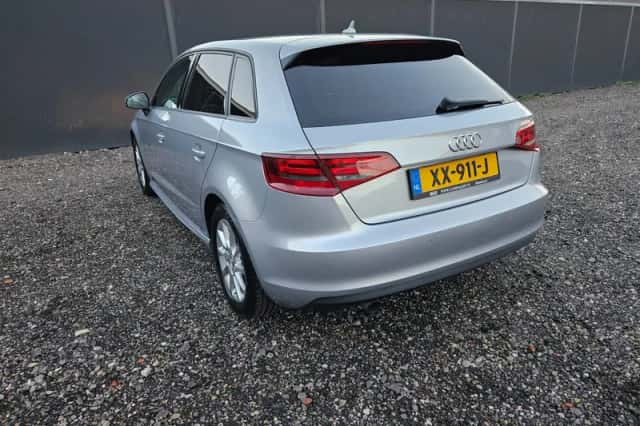 Audi A3 (2014) thumbnail 2