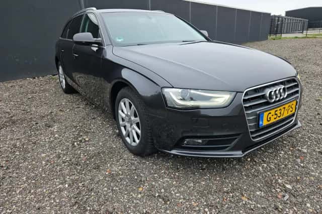 Audi A4 (2015) thumbnail 1