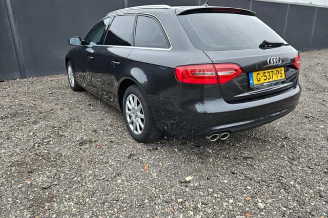 Audi A4 (2015) thumbnail 2