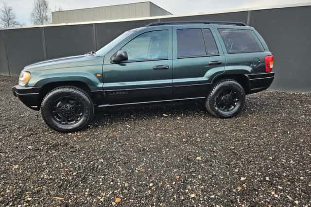 Jeep Grand Cherokee (2002) thumbnail 2