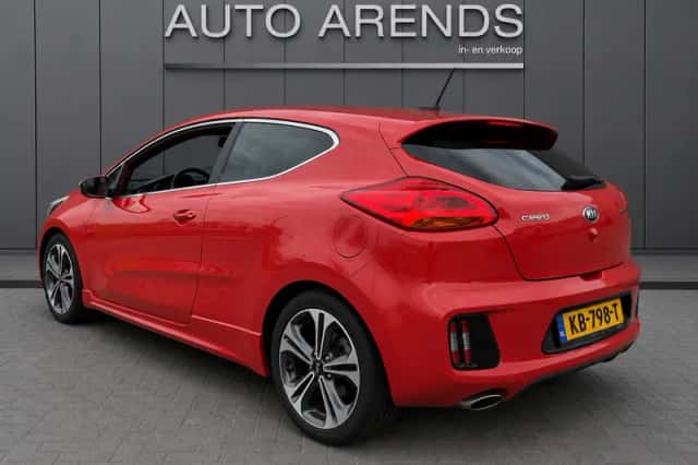 Kia Pro Cee'd (2016) thumbnail 2