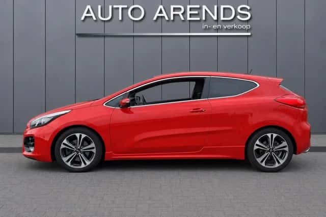 Kia Pro Cee'd (2016) thumbnail 3