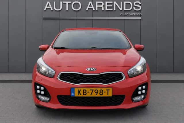 Kia Pro Cee'd (2016) thumbnail 5