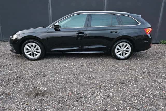 Škoda Octavia (2021) thumbnail 2