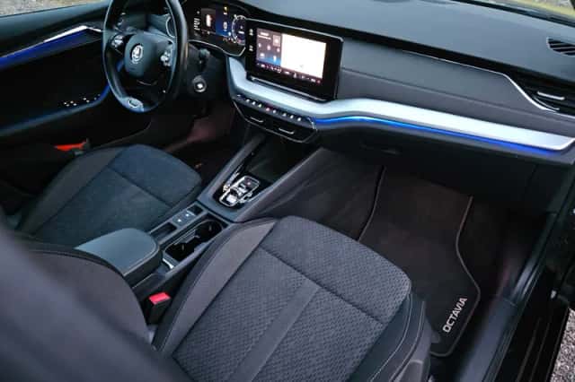 Škoda Octavia (2021) thumbnail 4