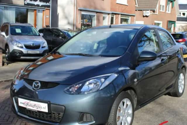 Mazda 2 (2009) thumbnail 1