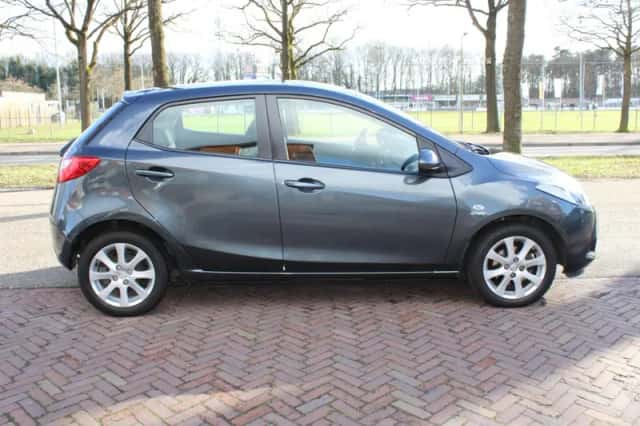 Mazda 2 (2009) thumbnail 6