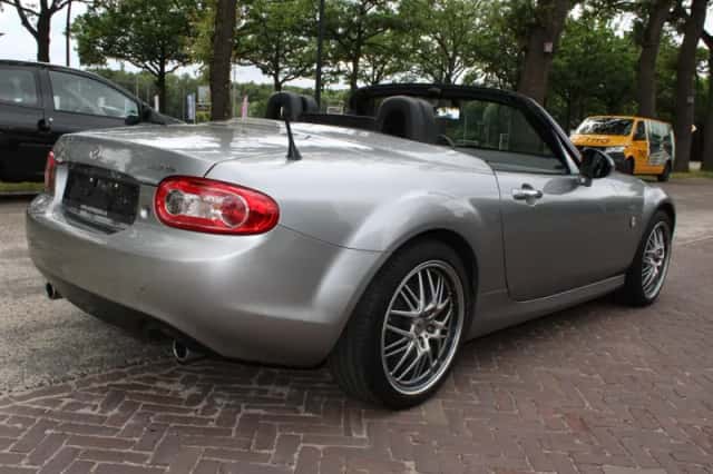 Mazda MX-5 (2011) thumbnail 5