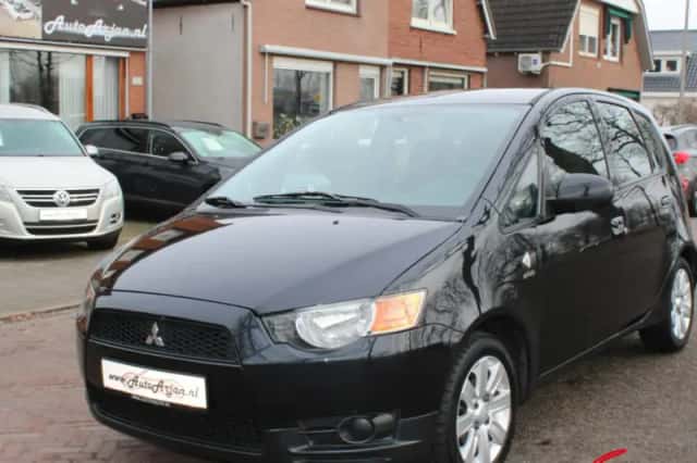 Mitsubishi Colt (2009) thumbnail 1