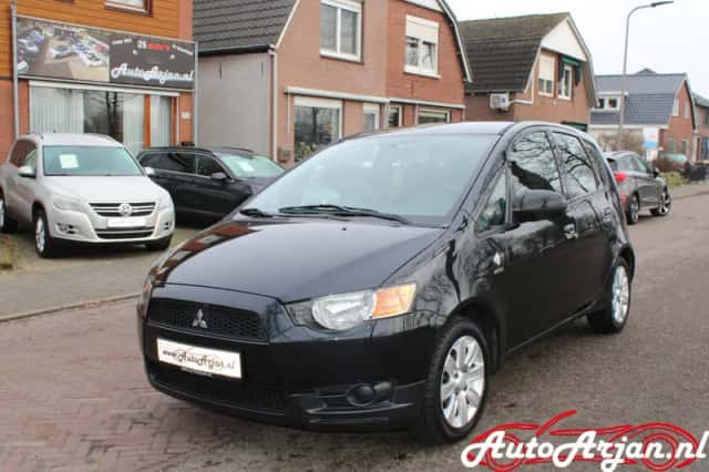 Mitsubishi Colt (2009) thumbnail 2