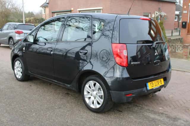 Mitsubishi Colt (2009) thumbnail 4