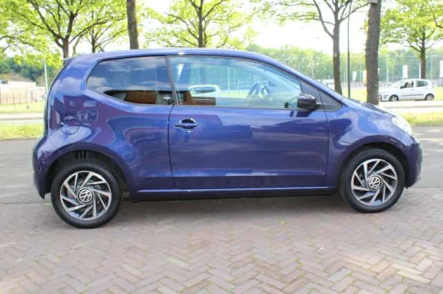 Volkswagen Up! (2017) thumbnail 6