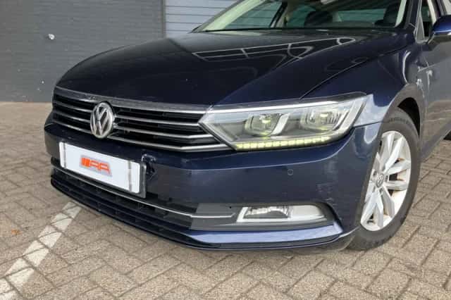 Volkswagen Passat (2015) thumbnail 4
