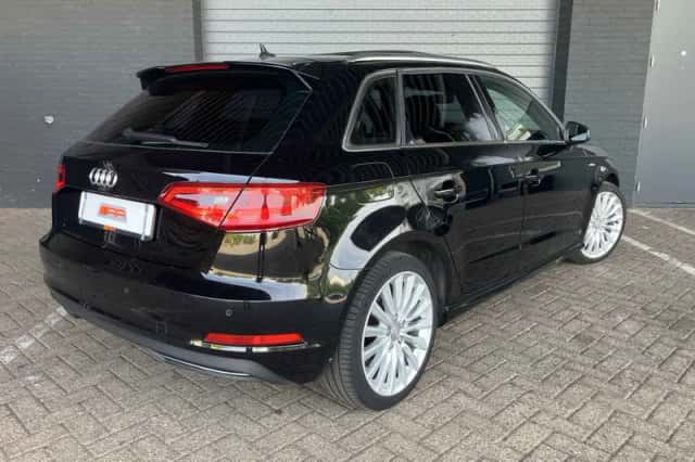 Audi A3 (2015) thumbnail 3