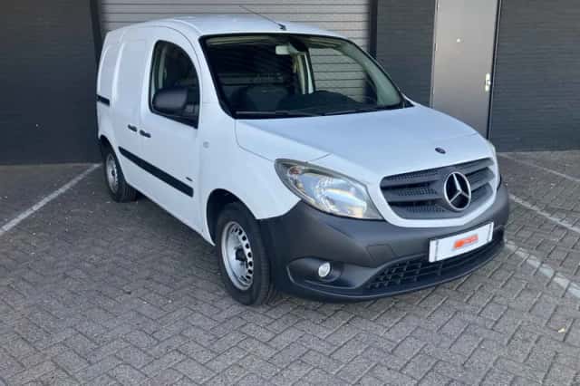 Mercedes-Benz Citan (2016) thumbnail 2