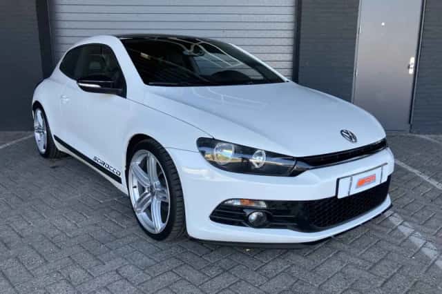 Volkswagen Scirocco (2009) thumbnail 2