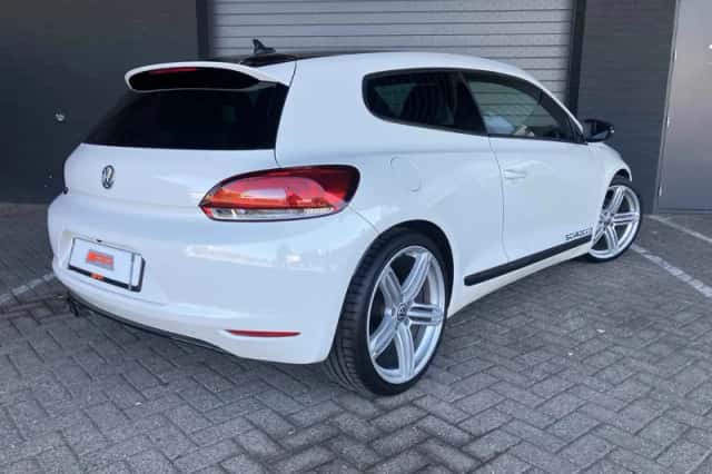 Volkswagen Scirocco (2009) thumbnail 3