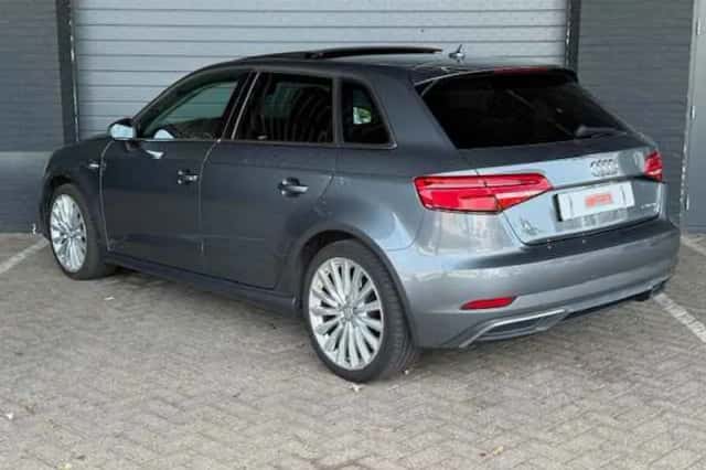 Audi A3 (2016) thumbnail 3