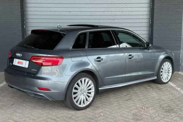 Audi A3 (2016) thumbnail 4