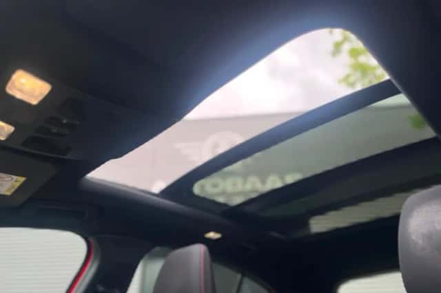 Ford Focus (2021) thumbnail 3