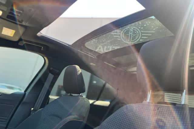 Ford Focus (2021) thumbnail 3