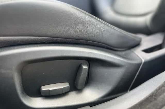 Jaguar XE (2016) thumbnail 5