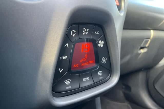 Toyota Aygo (2022) thumbnail 6