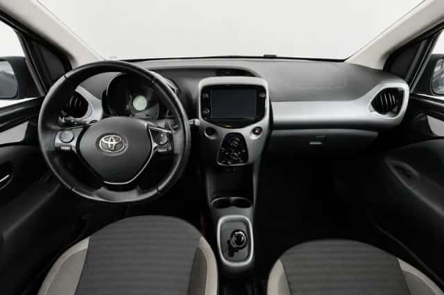 Toyota Aygo (2020) thumbnail 2