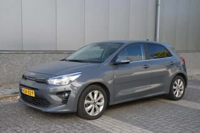 Kia Rio (2022) thumbnail 2