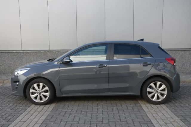 Kia Rio (2022) thumbnail 4