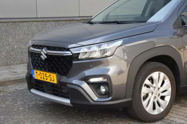 Suzuki S-Cross (2023) thumbnail 3