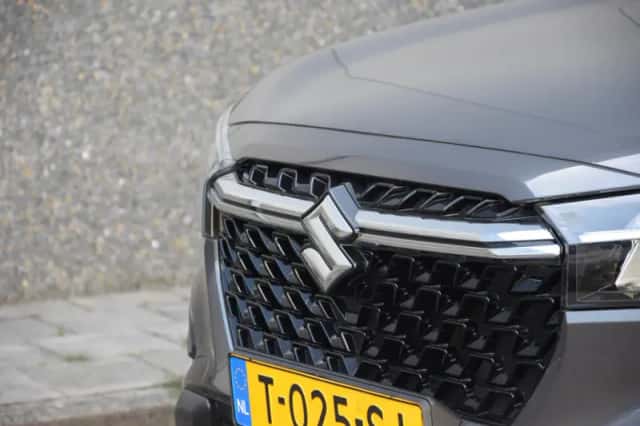 Suzuki S-Cross (2023) thumbnail 4