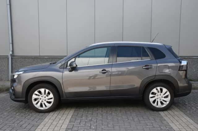 Suzuki S-Cross (2023) thumbnail 5