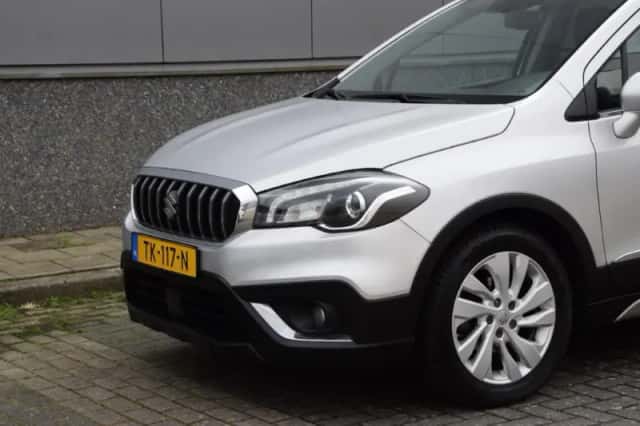 Suzuki S-Cross (2018) thumbnail 3