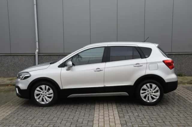 Suzuki S-Cross (2018) thumbnail 4