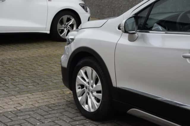 Suzuki S-Cross (2018) thumbnail 5