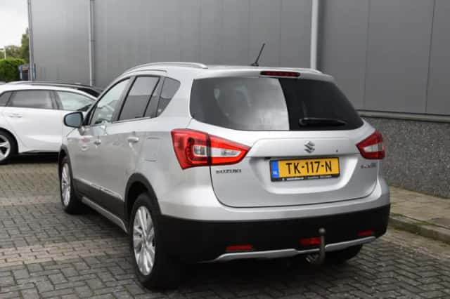 Suzuki S-Cross (2018) thumbnail 6