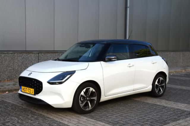 Suzuki Swift (2025) thumbnail 2