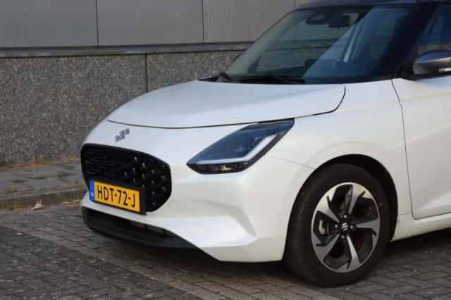 Suzuki Swift (2025) thumbnail 3